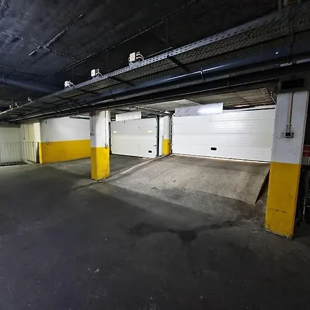 Modern & Garage * ליסבון